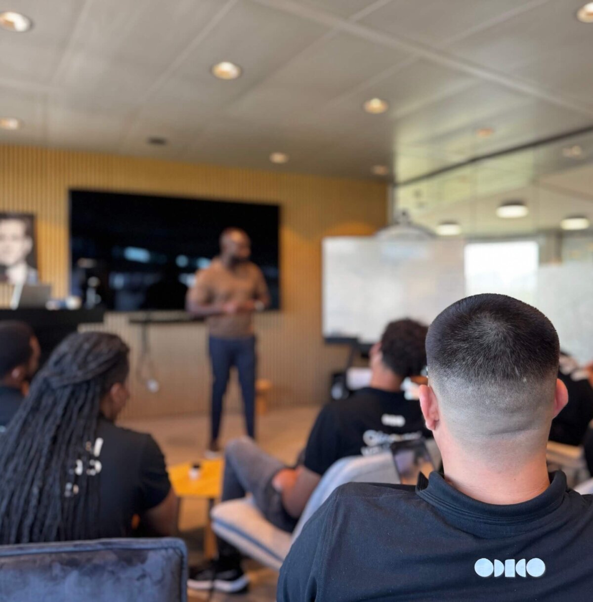 Verkooptraining is ook als adviseur belangrijk. Nadat je hebt gereageerd op de vacature ga je aan de slag. Maar door de training van PARTOF zul je merken dat je een steeds betere gesprekspartner wordt voor de klant.